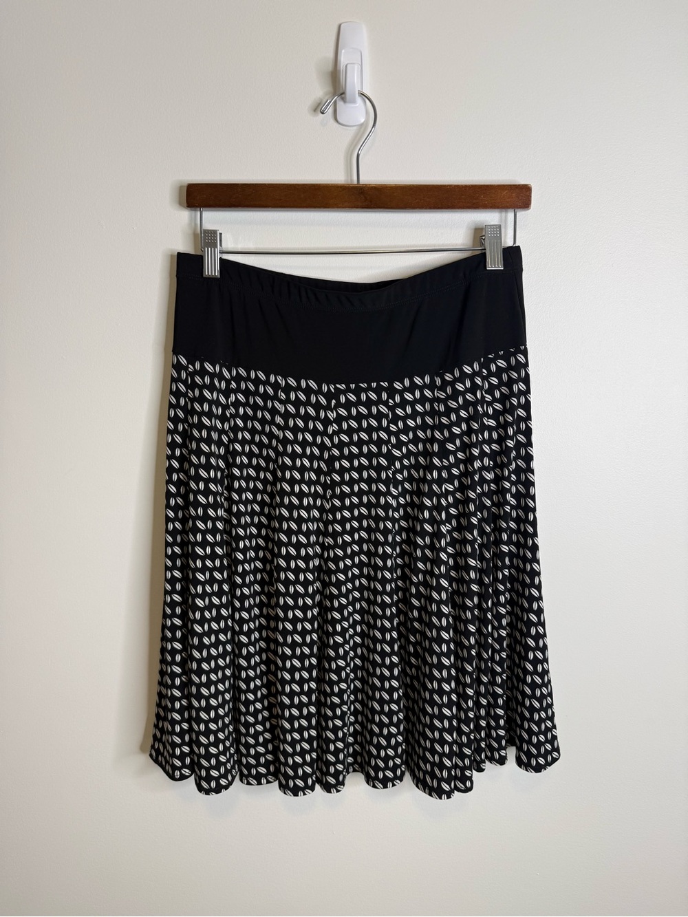 Frank Lyman Design Black and White Leaf-Print Midi Skirt size 10